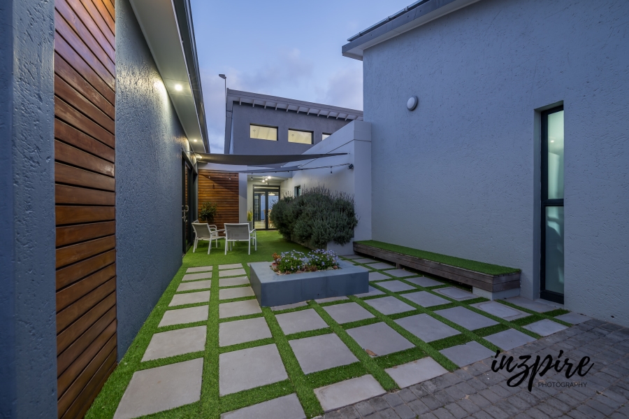 4 Bedroom Property for Sale in Village On Sea Western Cape